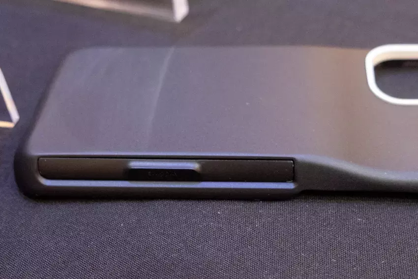 Eine austauschbare Batterie im Swippitt Link Gehäuse. Illustration: Engadget