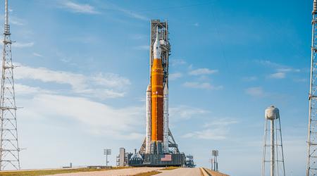 Video: Zündungstest des RS-25E-Triebwerks für die künftige SLS-Mondrakete