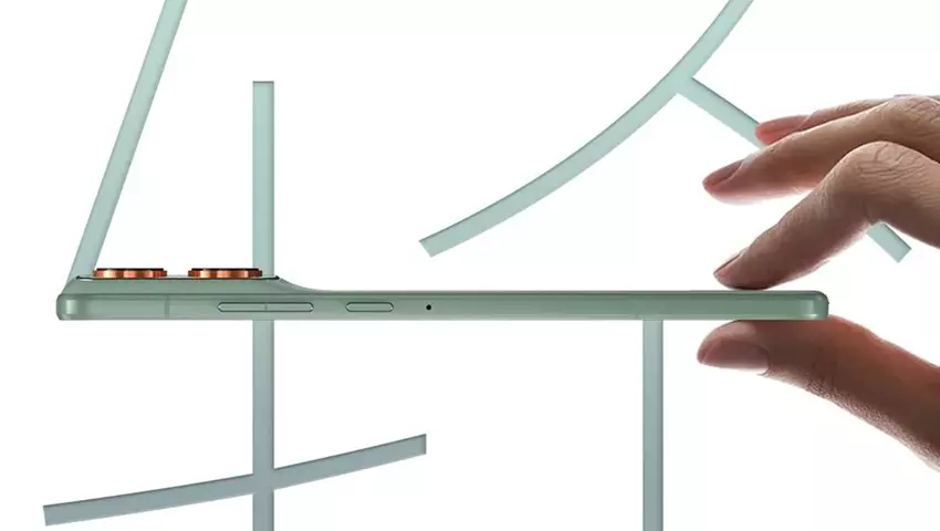 Ganz kein iPhone Air: Lenovo hat das ultradünne Smartphone Moto X70 Air angekündigt