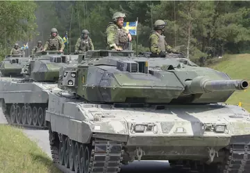 Schweden hat 10 Panzer des Typs ...
