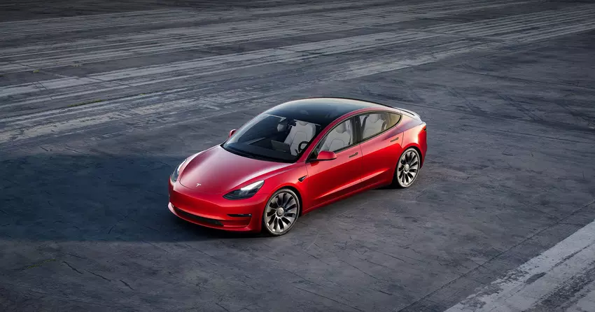 Tesla meldete zwei tödliche Unfälle, an denen Elektroautos vom Typ Model 3 mit dem Fahrerassistenzsystem Autopilot beteiligt waren
