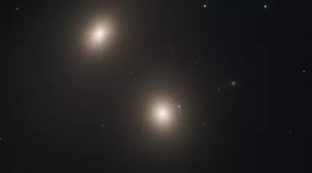 Hubble entdeckt eine weitere Radiogalaxie mit einem aktiven Kern und einem supermassiven schwarzen Loch