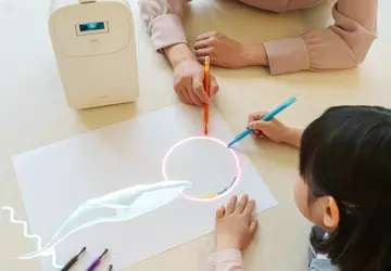 Samsung stellt den Premiere 5 4K-Touchscreen-Projektor ...