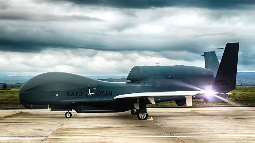 Russische Raketen überquerten die polnische Grenze und töteten zwei Menschen - Kampfflugzeuge der Luftwaffe stiegen in den Himmel auf, und die USA schickten eine strategische Aufklärungsdrohne RQ-4D Phoenix