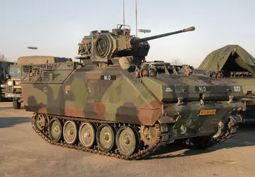 Niederländischer gepanzerter Personentransporter YPR-765 in der ...