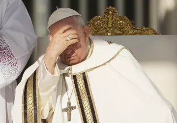 Papst drängt auf Regulierung von künstlicher ...