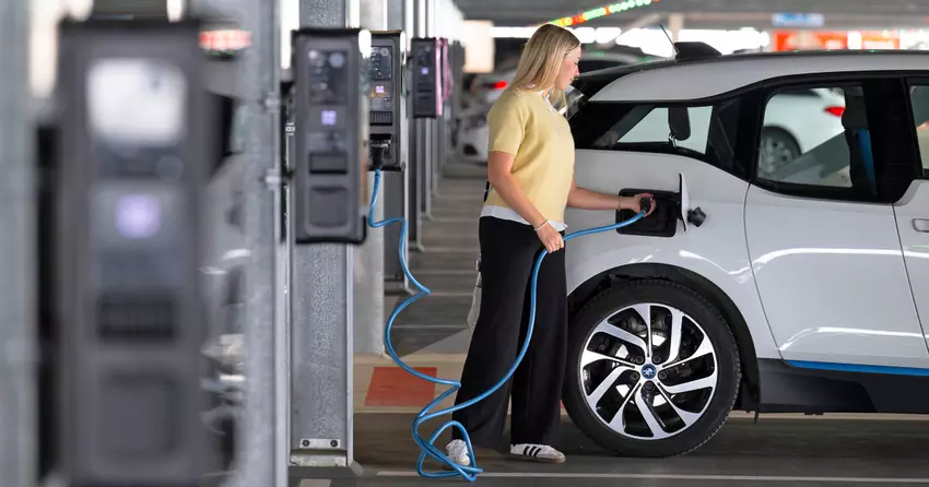 Der Münchener Flughafen hat den größten Ladepark für Elektroautos in Bayern eröffnet