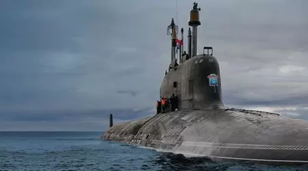 Die russische Marine wird atomgetriebene U-Boote der Yasen-M-Klasse mit Hyperschall-Marschflugkörpern des Typs Zirkon ausrüsten, die eine Startreichweite von bis zu 1.000 Kilometern und eine Höchstgeschwindigkeit von mehr als 11.000 km/h haben.