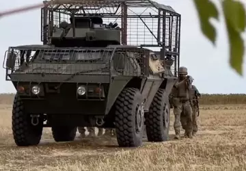 Die amerikanischen gepanzerten Mannschaftstransportwagen M1117, die ...