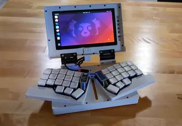 Dieser klobige handflächengroße DIY-Laptop verbirgt geschickt ...