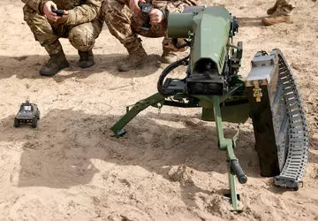 Ukrainische Armee testet fast 100 Bodendrohnen