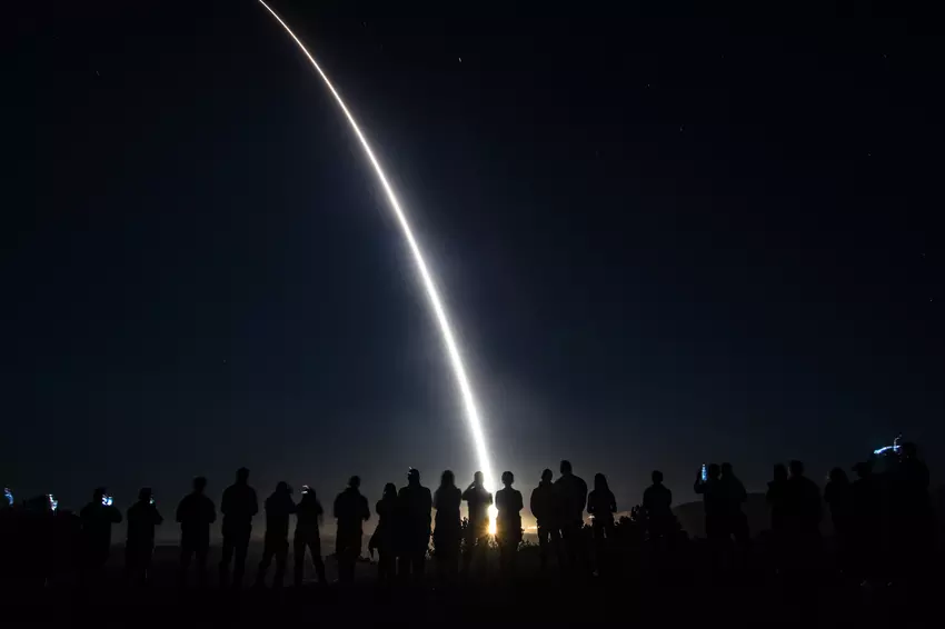Die Vereinigten Staaten haben erfolgreich die Interkontinentalrakete Minuteman III gestartet, die nukleare Sprengköpfe tragen und Ziele in einer Entfernung von 12.000 Kilometern treffen kann
