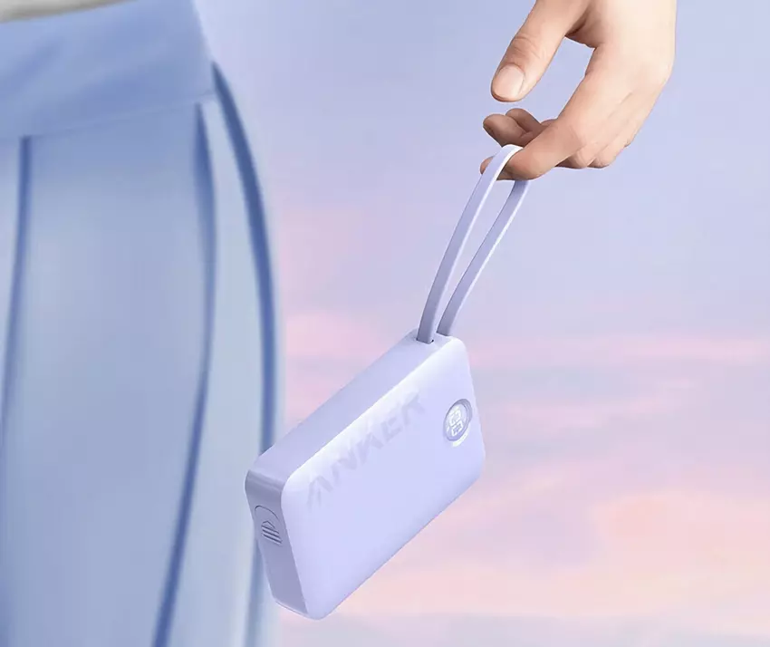 Anker 335 Power Bank: 20.000-mAh-Akku mit integriertem Kabel, Display und Handyhalterung für $31