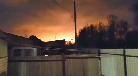 Unbemannte Luftfahrzeuge greifen ein Chemiewerk in Brjansk an, in dem Raketen hergestellt werden (Video)