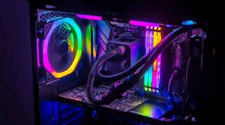 5 Computerkomponenten mit RGB-Beleuchtung
