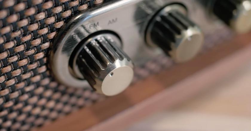Victrola VRS-2800-WLN Radio und Bluetooth-Lautsprecher