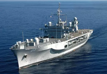 Die USA haben das Landungsschiff USS ...