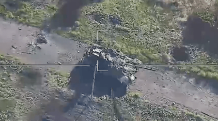 Russen versuchen, ihren eigenen ausrangierten T-90M-Panzer im Wert von bis zu 4,5 Millionen Dollar mit Lancet-Kamikaze-Drohnen zu zerstören
