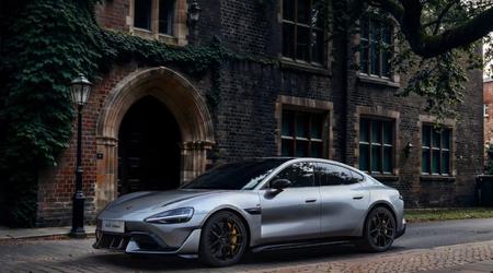 Xiaomi hat das Elektroauto SU7 Ultra in der eleganten Farbe Space Silver vorgestellt