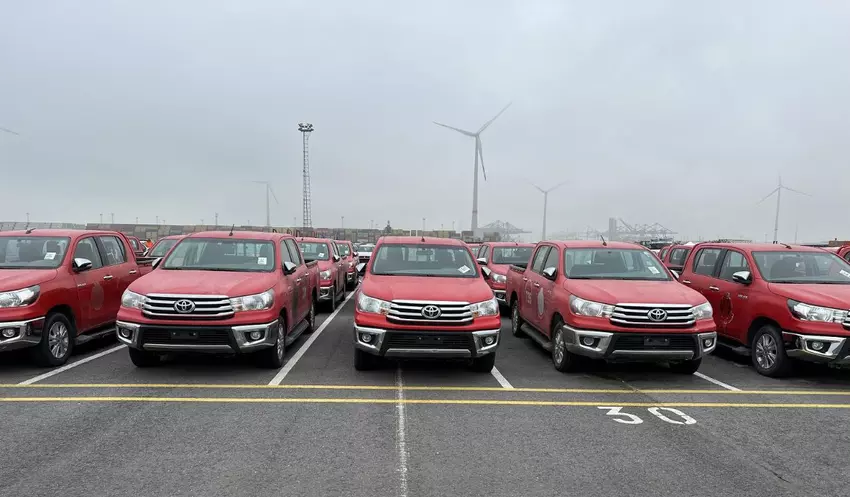 Ukrainer sammeln in zwei Tagen 1.000.000 Dollar für den Kauf von 55 Toyota Hilux Pick-ups für die AFU