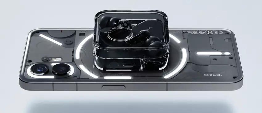 Nothing Phone (2) und schwarzes Nothing Ear (2) sind in Europa, Australien und Nordamerika in den Verkauf gegangen