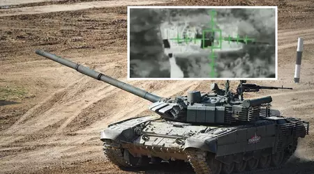Ukrainischer Drohnenbomber warf Granaten auf russischen modernisierten T-80BVM-Panzer