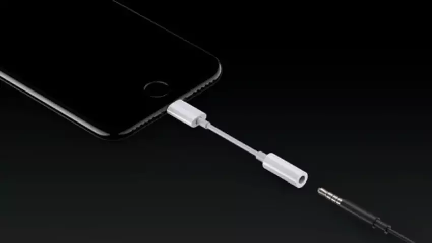 Apple stellt den Lightning-Adapter für den 3,5-mm-Kopfhöreranschluss ein, der 2016 mit dem iPhone 7 geliefert wurde