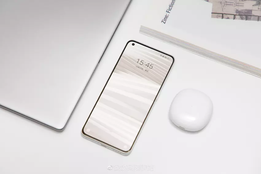 Realme GT2 Pro Master Edition erschien auf einem neuen Bild: ein "undichtes" Display ohne Rundungen und dünne Blenden