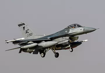 US-Kampfjets vom Typ F-16 Fighting Falcon ...