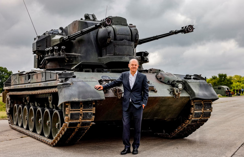 Ukrainische Streitkräfte zeigen seltenes Video eines deutschen Gepard-Flugabwehrpanzers, der die russischen Kamikaze-Drohnen Shahed-131 und Shahed-136 zerstört