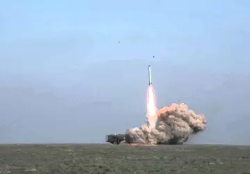 Kamikaze-Drohnen haben eine der größten russischen ...