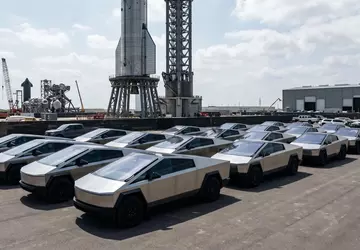 Musk kauft bei Musk: SpaceX gibt ...