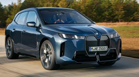 BMW iX bekommt ein Facelifting, mehr Leistung und eine größere Reichweite