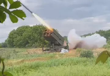 Die Ukraine könnte US-amerikanische AIM-120 AMRAAM-ER-Langstreckenraketen ...