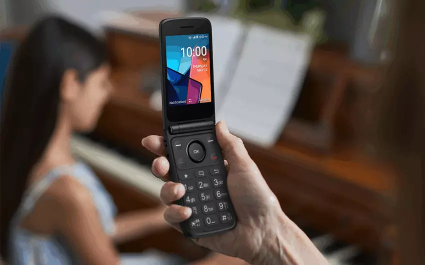 TCL Flip 4 5G Tasten-Klapptelefon. Illustration: TCL