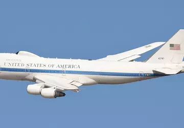 Ein einstündiger Boeing E-4B Nightwatch-Flug kostet ...