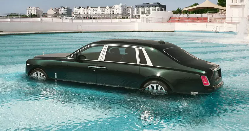 Rolls-Royce hat den Phantom in einen Swimmingpool geschickt, um die Verbindung des Fahrzeugs zur Musikindustrie zu feiern