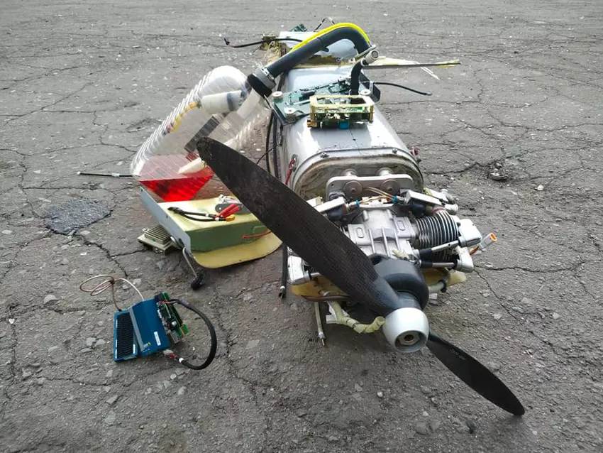 EW der Streitkräfte der Ukraine landete das neueste UAV „Orlan-30“: Anstelle eines Kraftstofftanks hatte es eine Plastikflasche