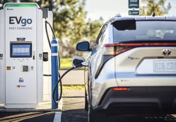 Neue Toyota-Batterien für Elektrofahrzeuge halten 40 ...