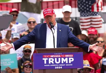 Joe Biden warnt den Iran, dass ...