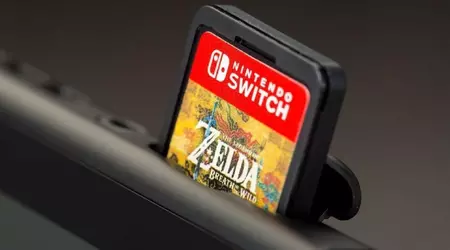 Chinesische Zollbeamte halten eine Frau fest, die 350 Nintendo Switch-Cartridges im Wert von 9.660 Dollar in ihrem BH mit sich führt