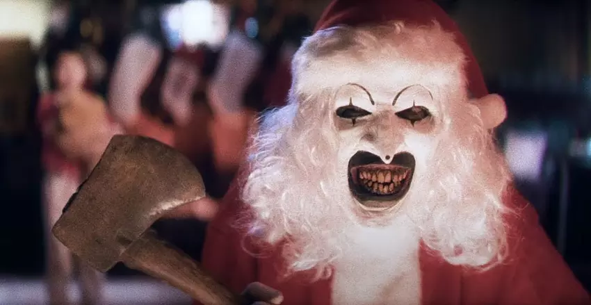 Der Weihnachtsmann mit der Axt: Der erste Trailer zu "Terrifier 3" wurde veröffentlicht, in dem Art the Clown für eine schreckliche und blutige Weihnachtsatmosphäre sorgt