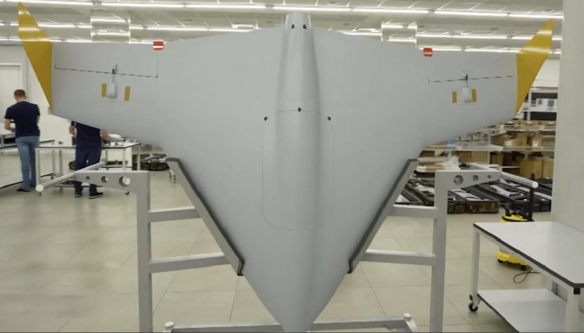 Das russische Unternehmen ZALA hat die Kamikaze-Drohne Italmas mit einer Reichweite von 200 Kilometern vorgestellt, die eine verbesserte Version der Lancet-Drohne ist.