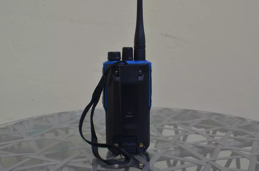 Haltbarkeitstest des MateTalk E1 robusten Funkgeräts