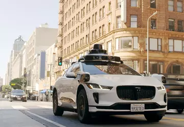 Waymo hat die kalifornischen Behörden um ...