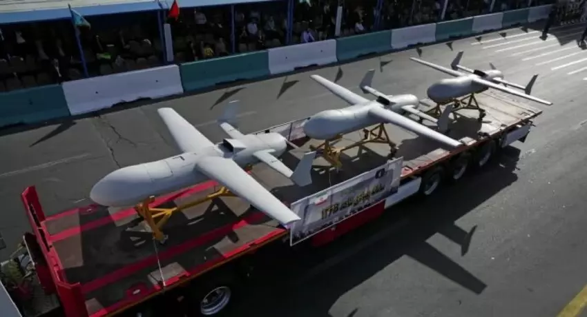 Iran zeigt zum ersten Mal eine aktualisierte Shahed-138B, die 4000 km weit fliegen kann