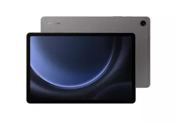 Samsung Galaxy Tab S10 FE steht ...