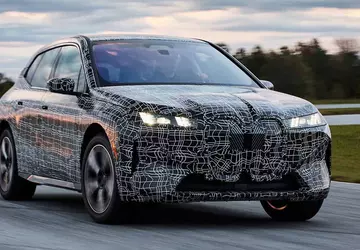 Der aktualisierte BMW iX verspricht eine ...