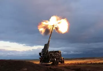 Die aufgerüstete ukrainische Haubitze 2S22 Bogdana ...