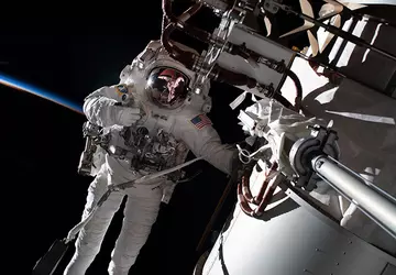 Die NASA schickte Astronauten ins All, ...